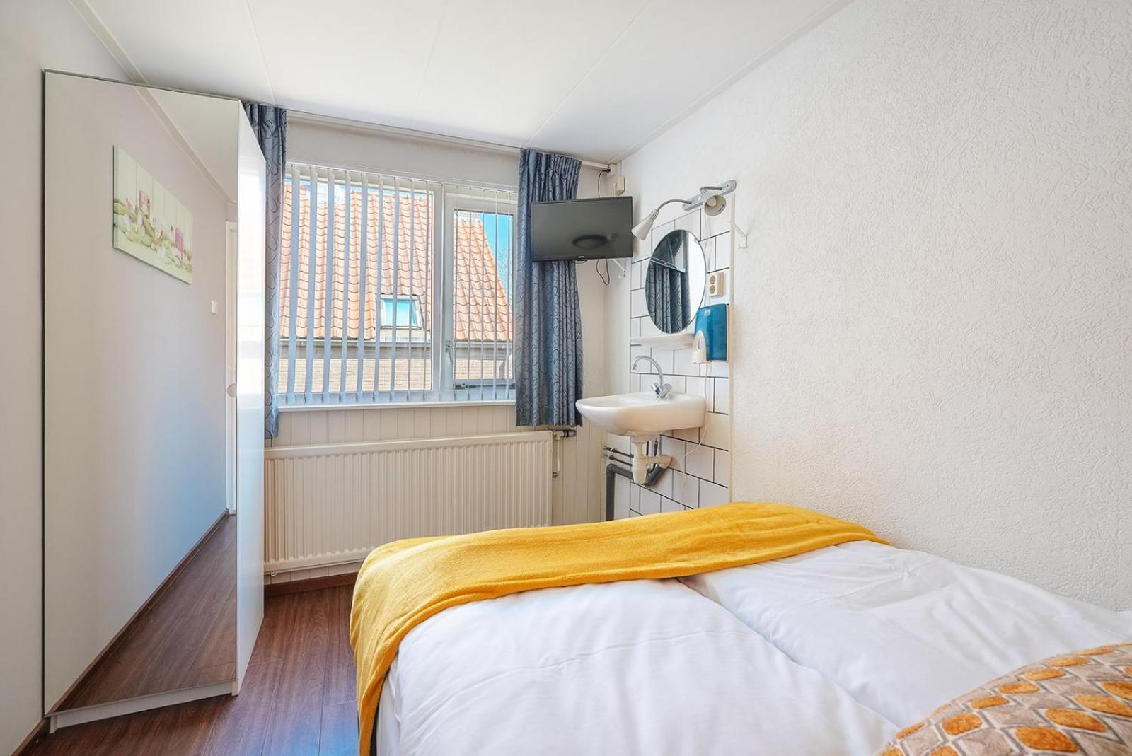 Hotel-Pension Ouddorp Kamer foto